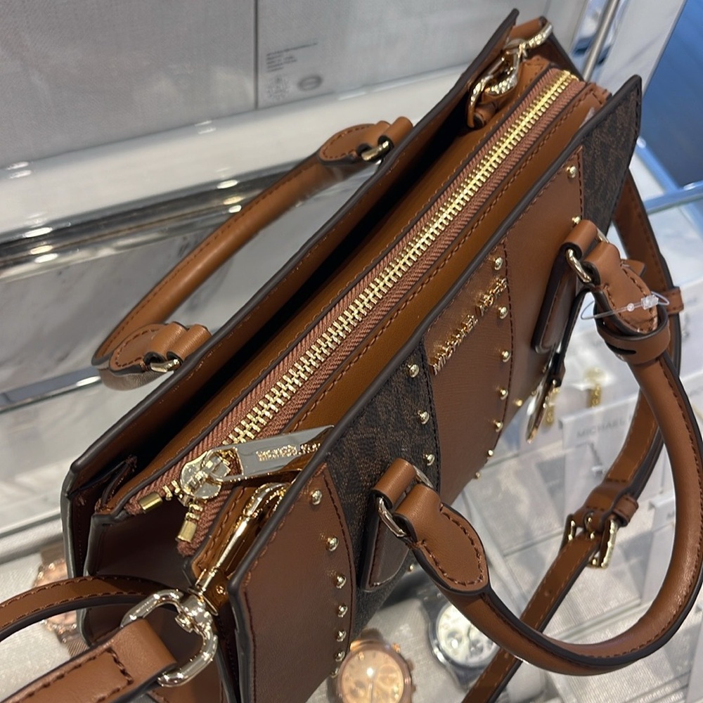 MICHAEL KORS Sheila Sm Studded Patchwork Signature Logo CZ Satchel Crossbody
NWT - Picture 5 of 16